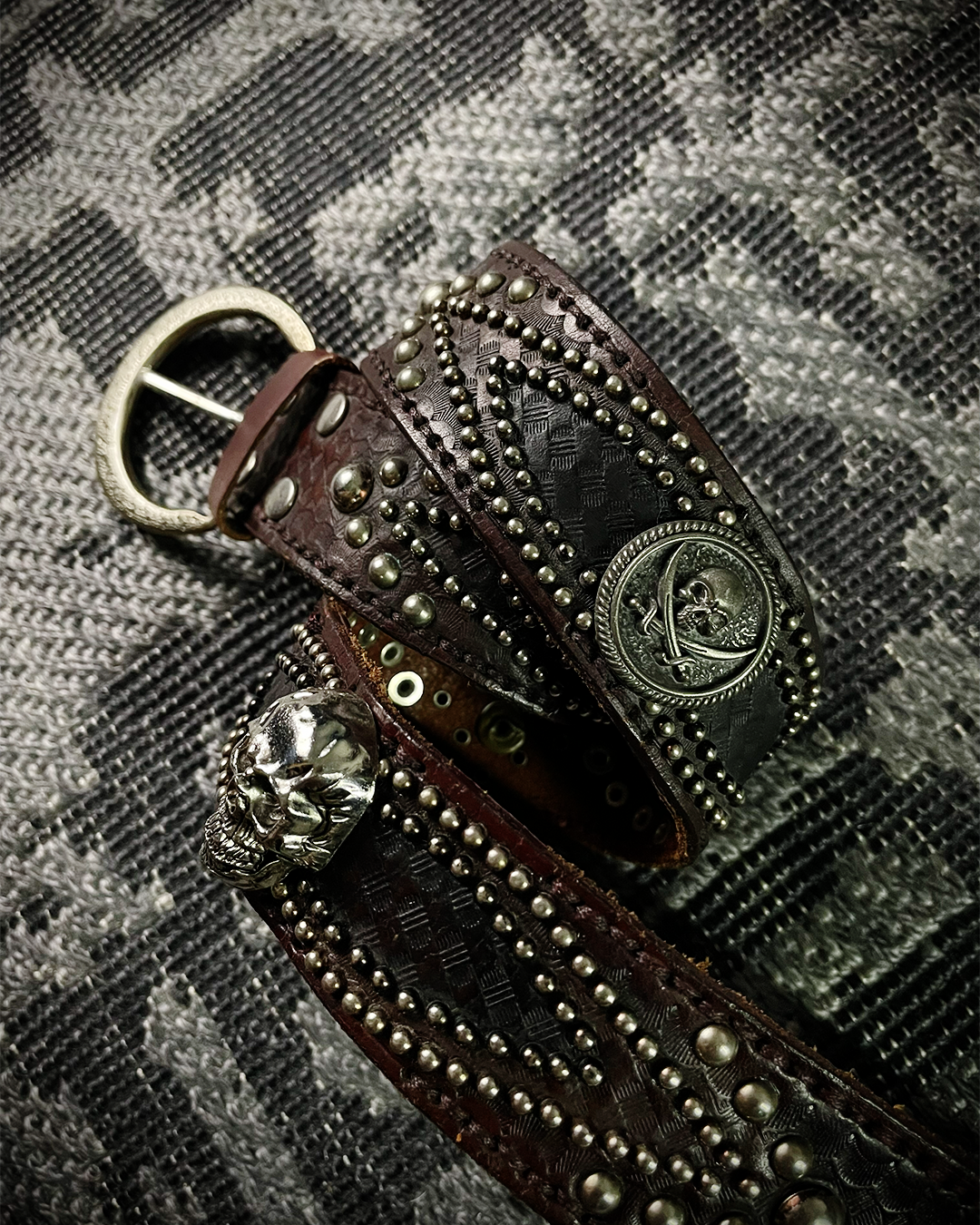 Tornado Mart Pirate Skull Blue Gem Leather Belt