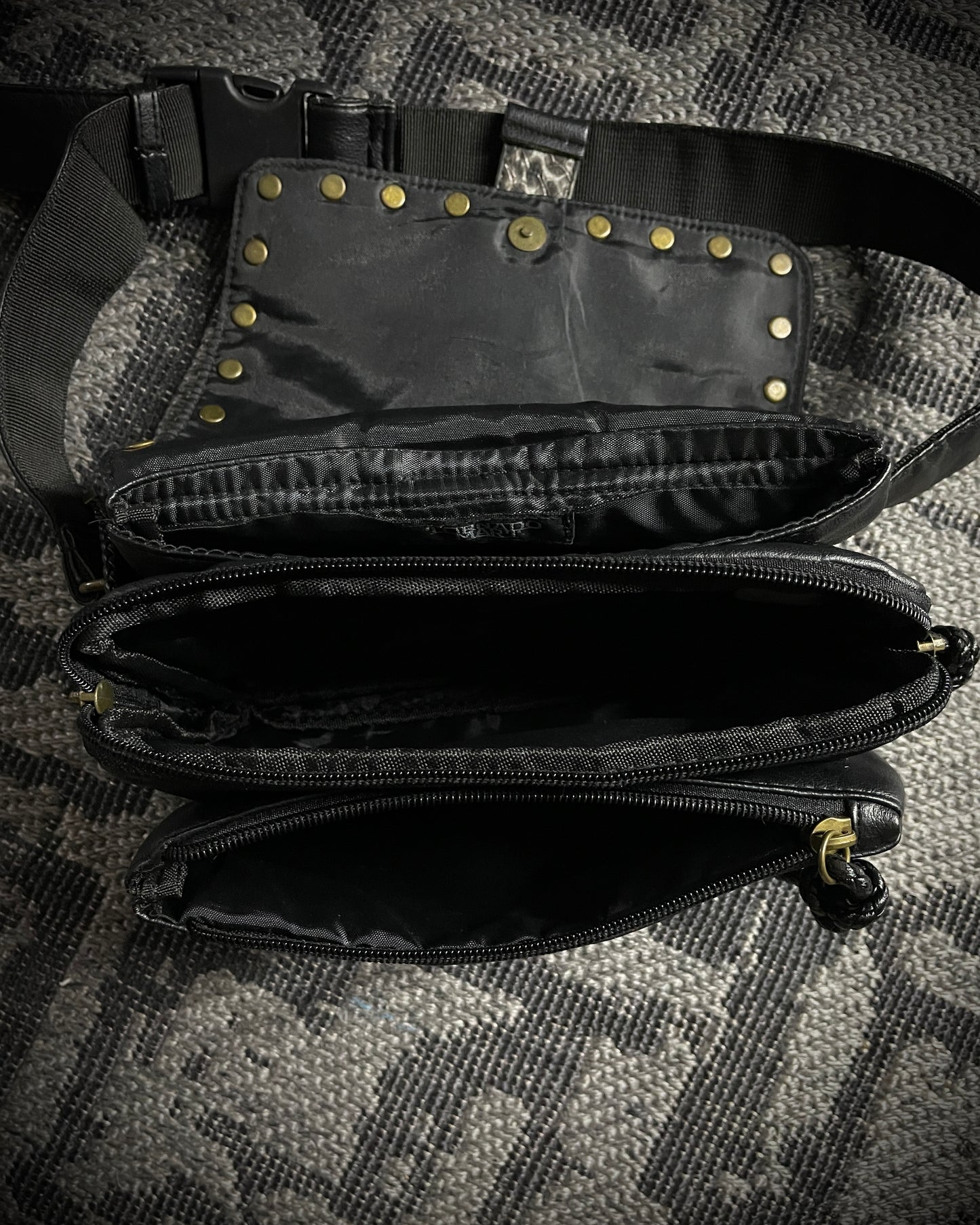 Tornado Mart Snake Buckle Waist Bag