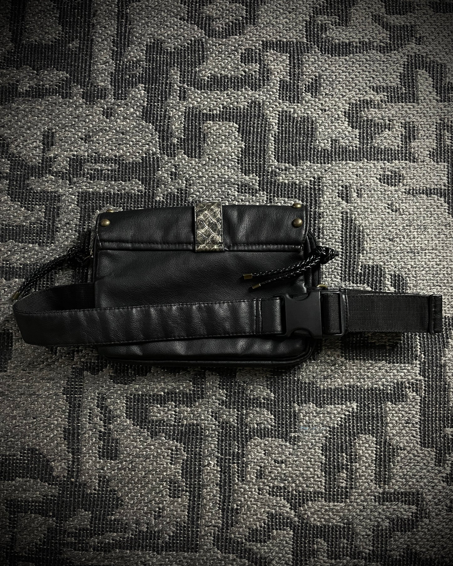 Tornado Mart Snake Buckle Waist Bag