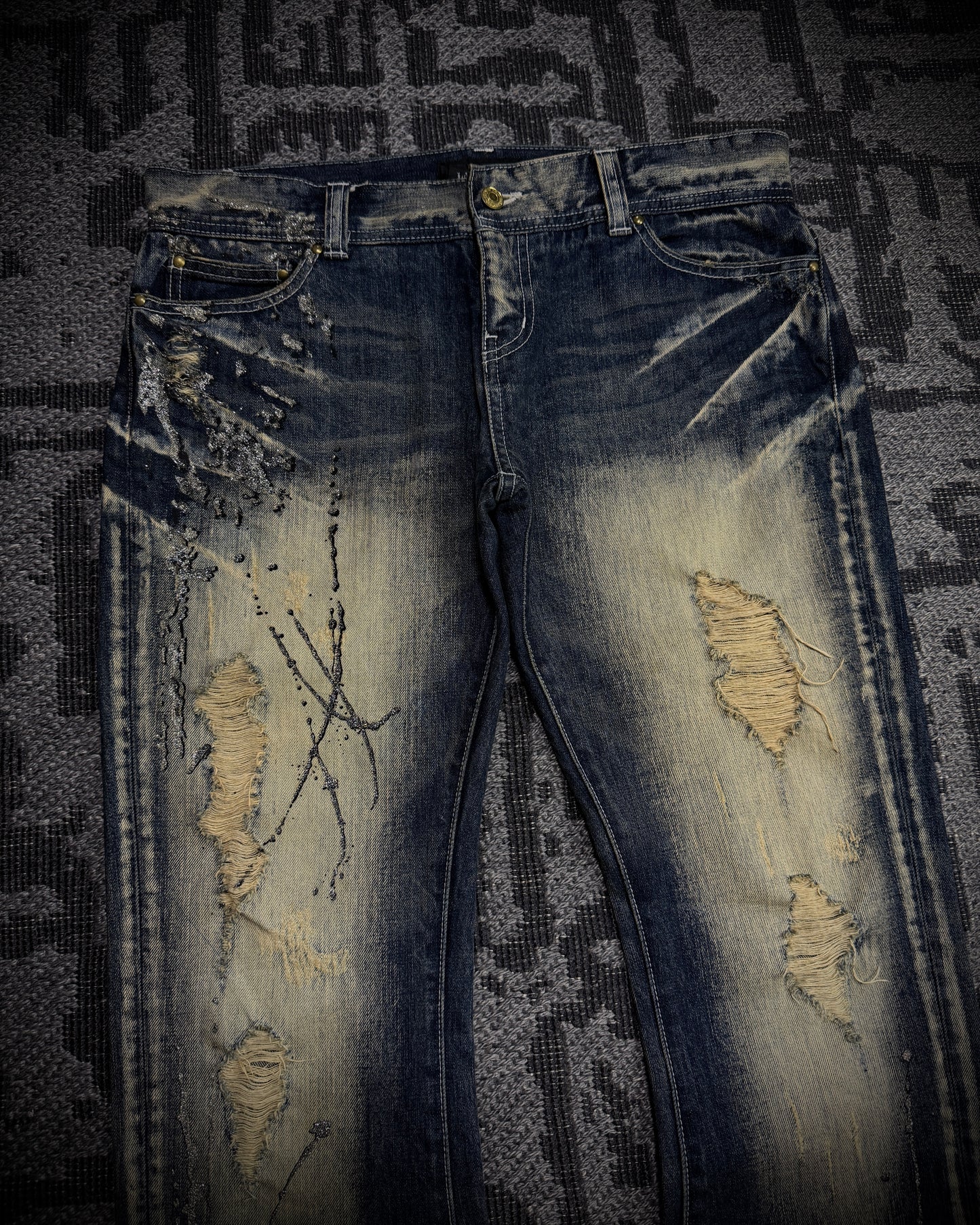 LA GATE Claw Mask Glitter Slight Flare Jeans