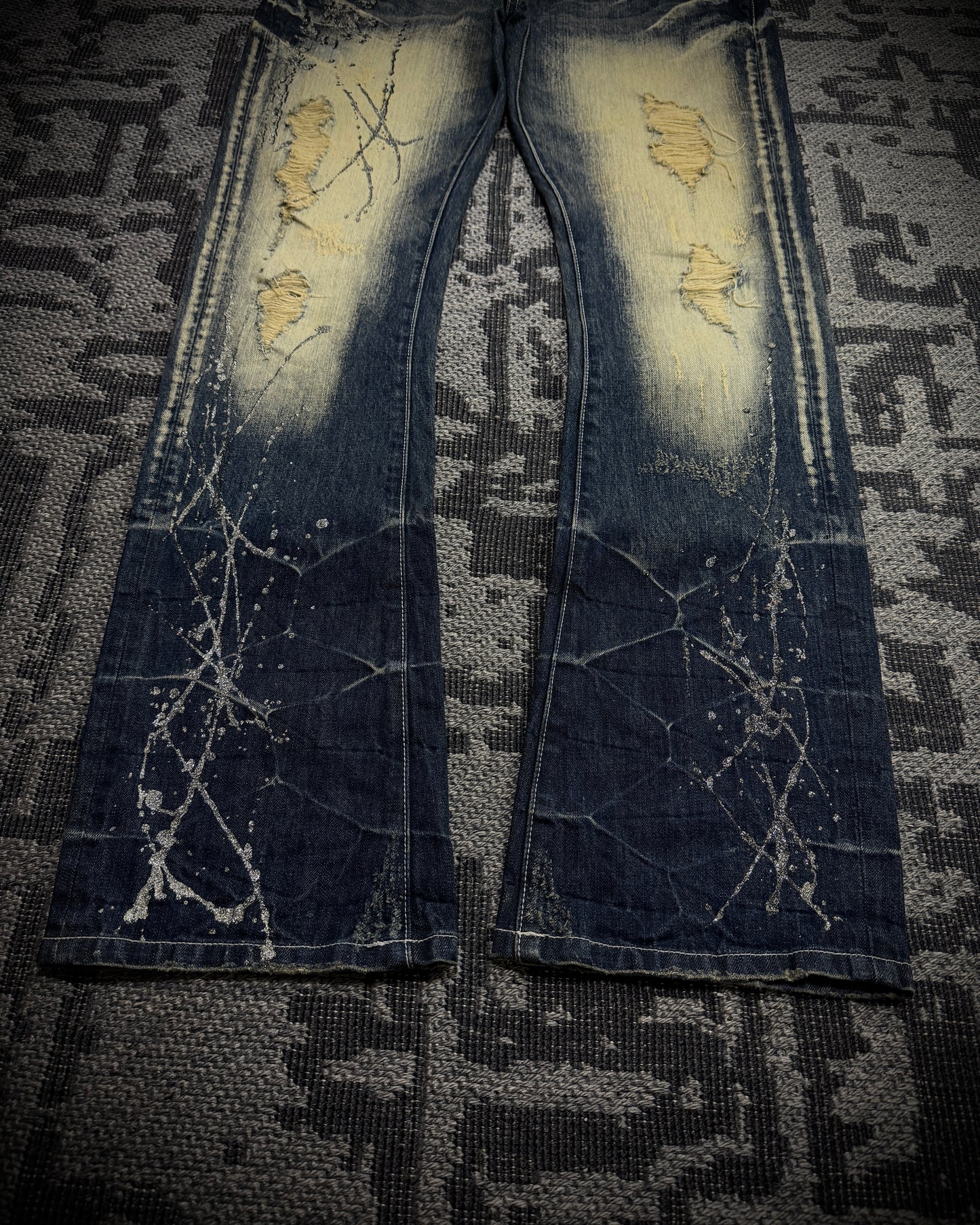 LA GATE Claw Mask Glitter Slight Flare Jeans