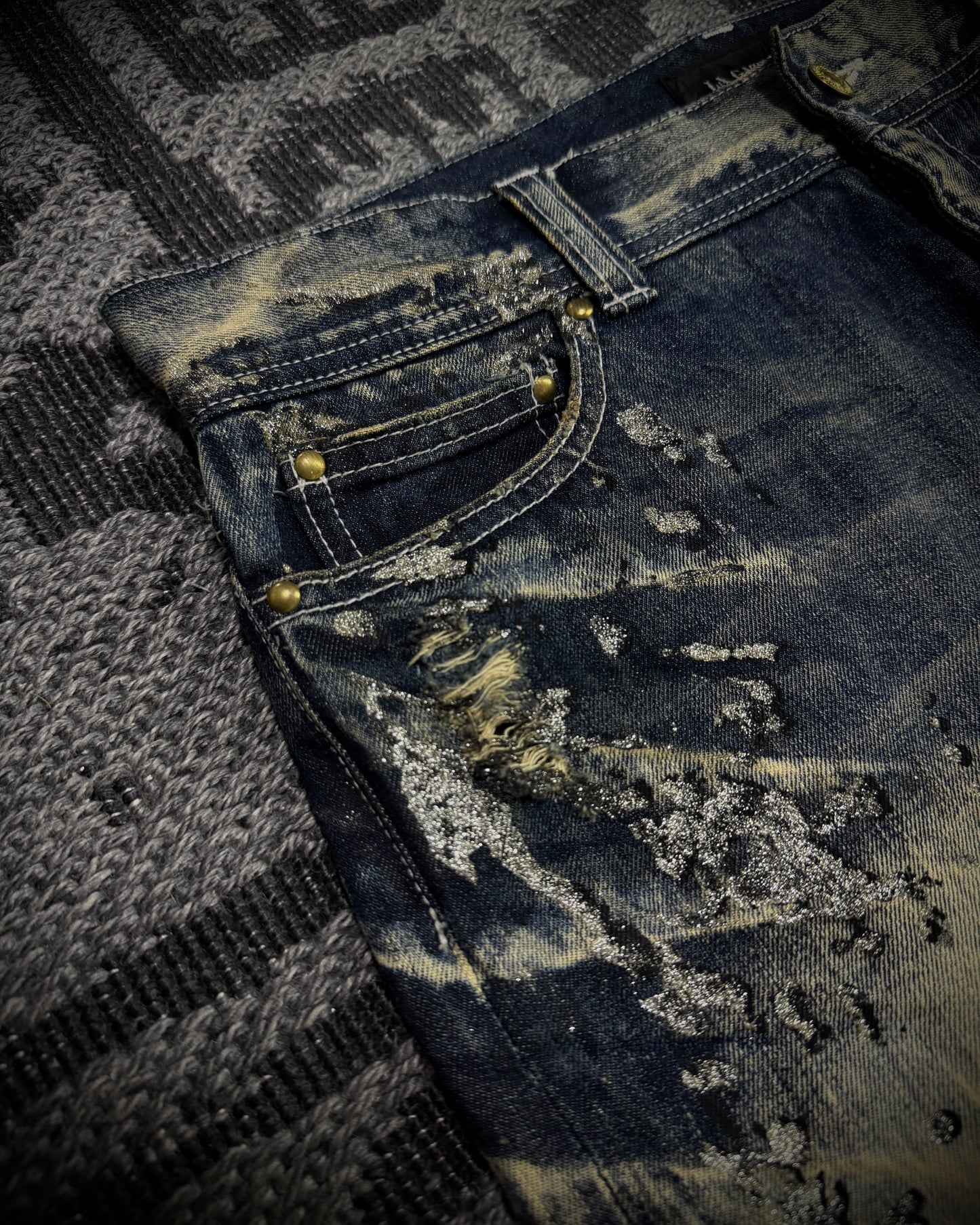 LA GATE Claw Mask Glitter Slight Flare Jeans