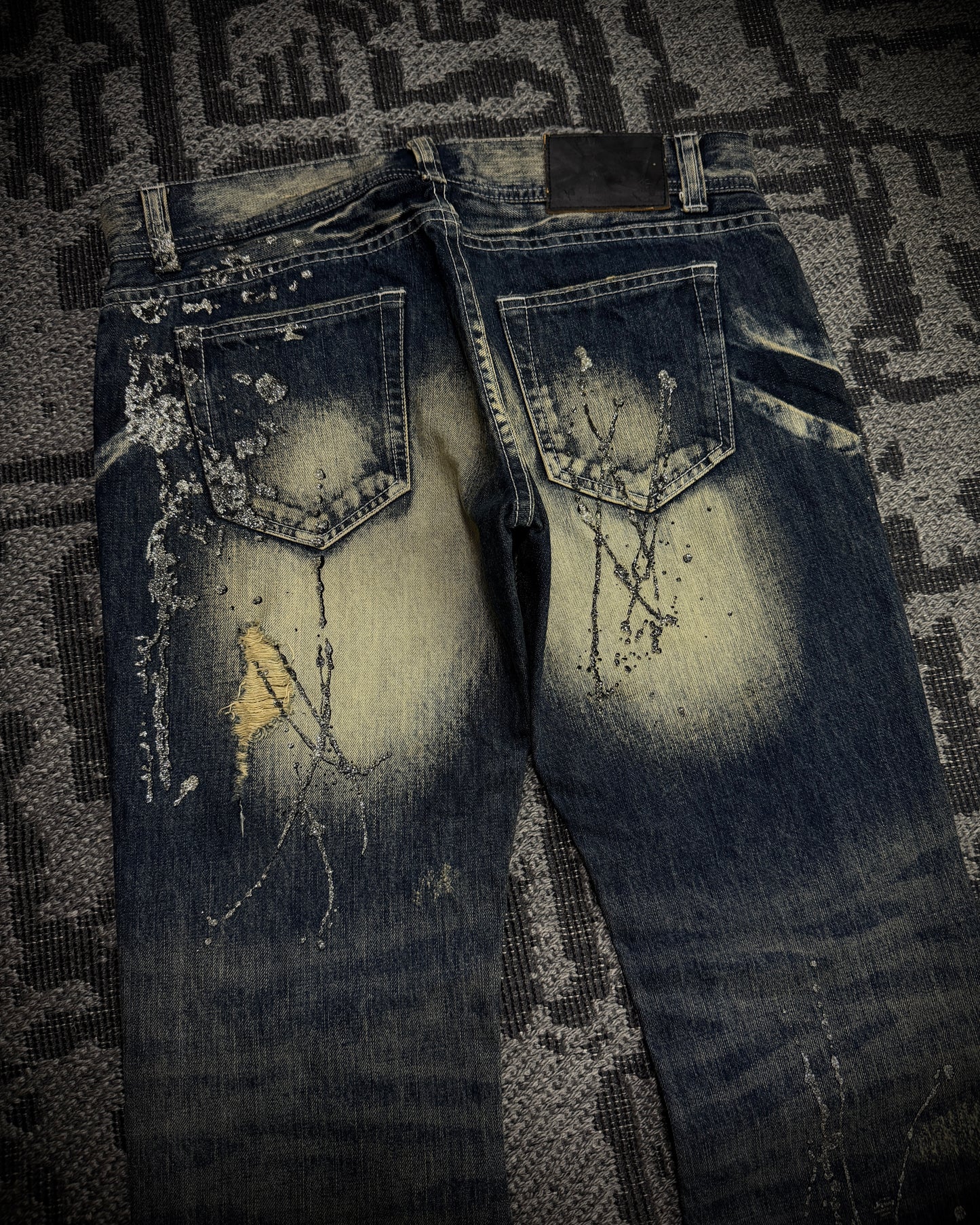 LA GATE Claw Mask Glitter Slight Flare Jeans