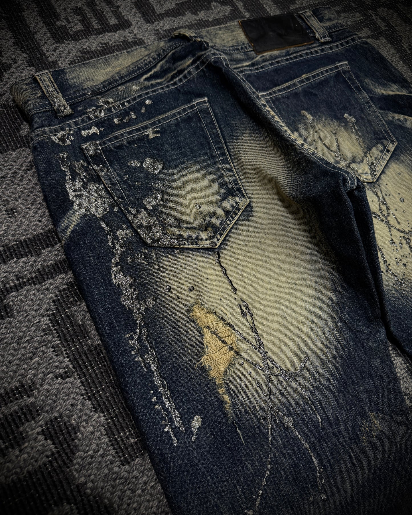 LA GATE Claw Mask Glitter Slight Flare Jeans