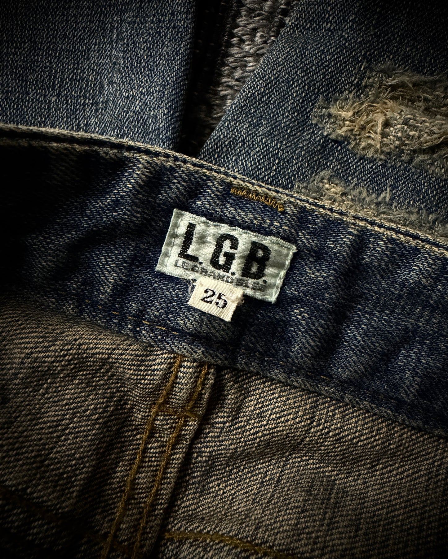 LGB NO.D/Chameleon Distressed Zip Denim