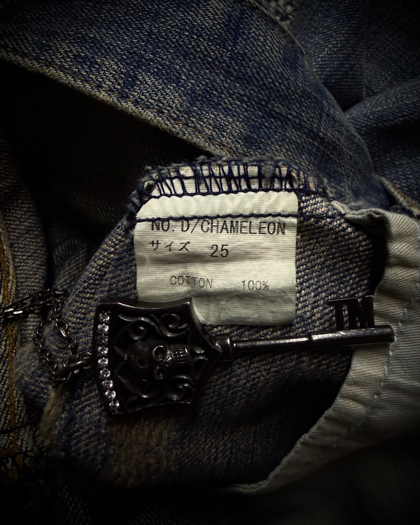 LGB NO.D/Chameleon Distressed Zip Denim