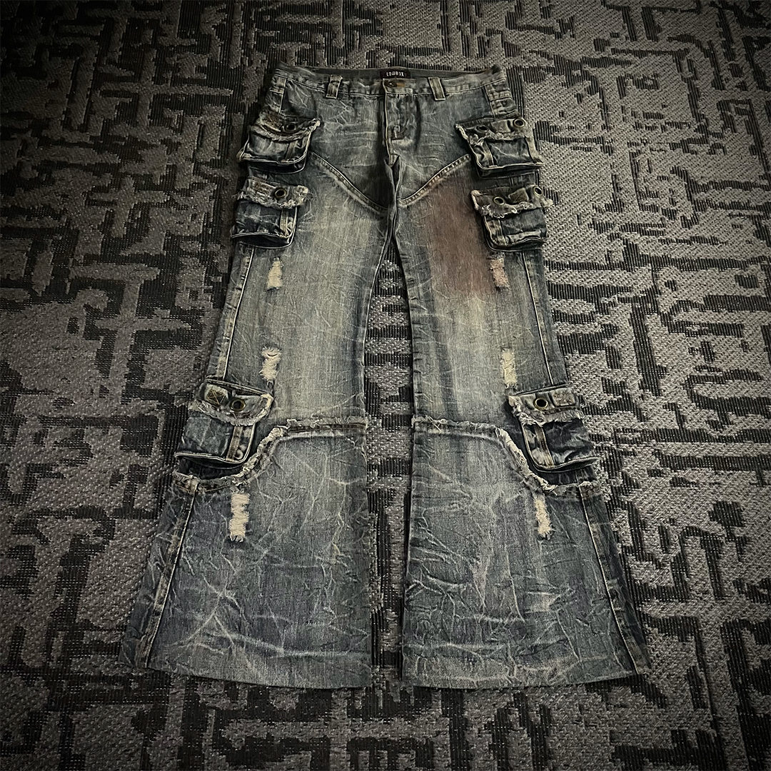 Lowbox Multi-pocket Distressed Flared Jeans