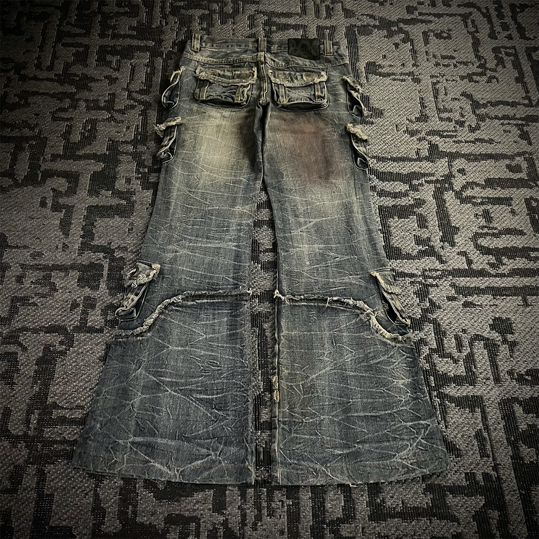 Lowbox Multi-pocket Distressed Flared Jeans