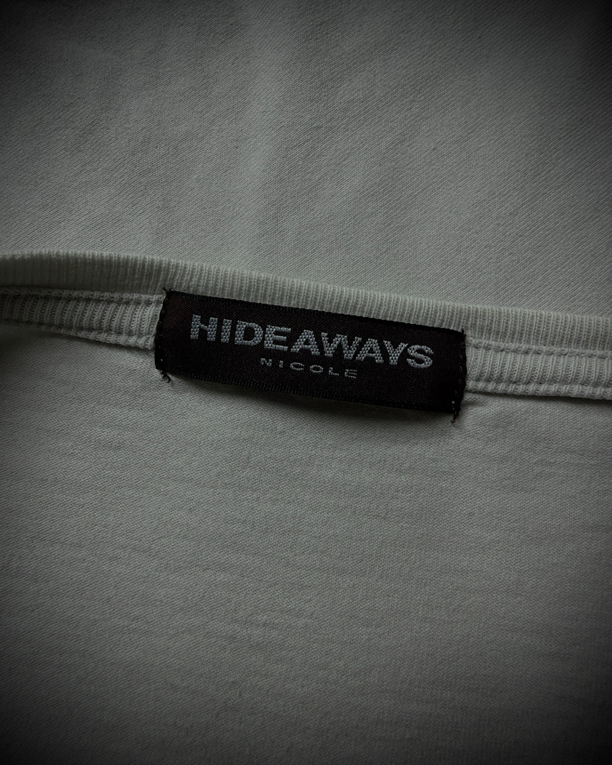 HIDEAWAYS Panelled Graphic T-Shirt