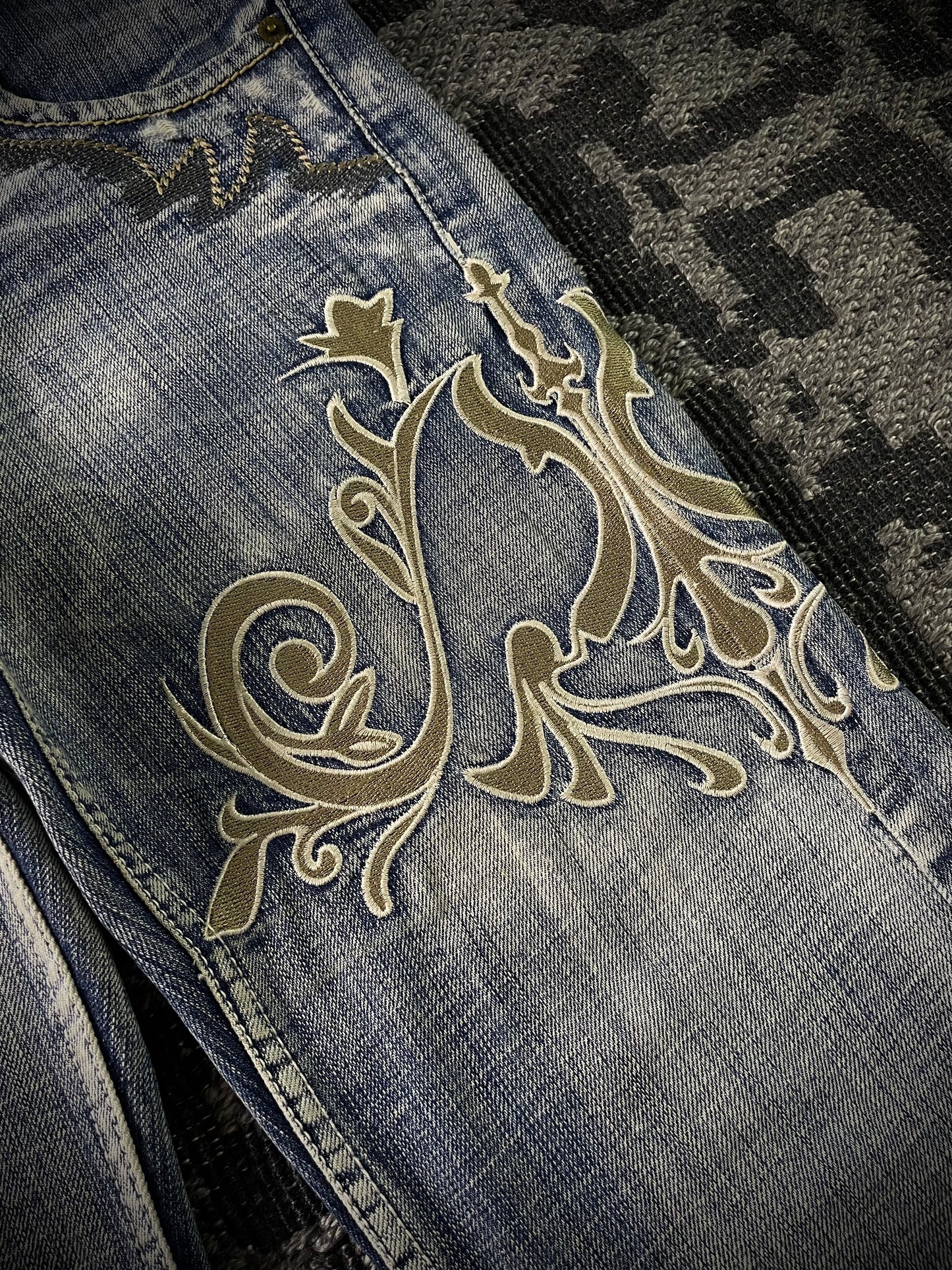 Tornado Mart Tribal Flared Jeans (M)