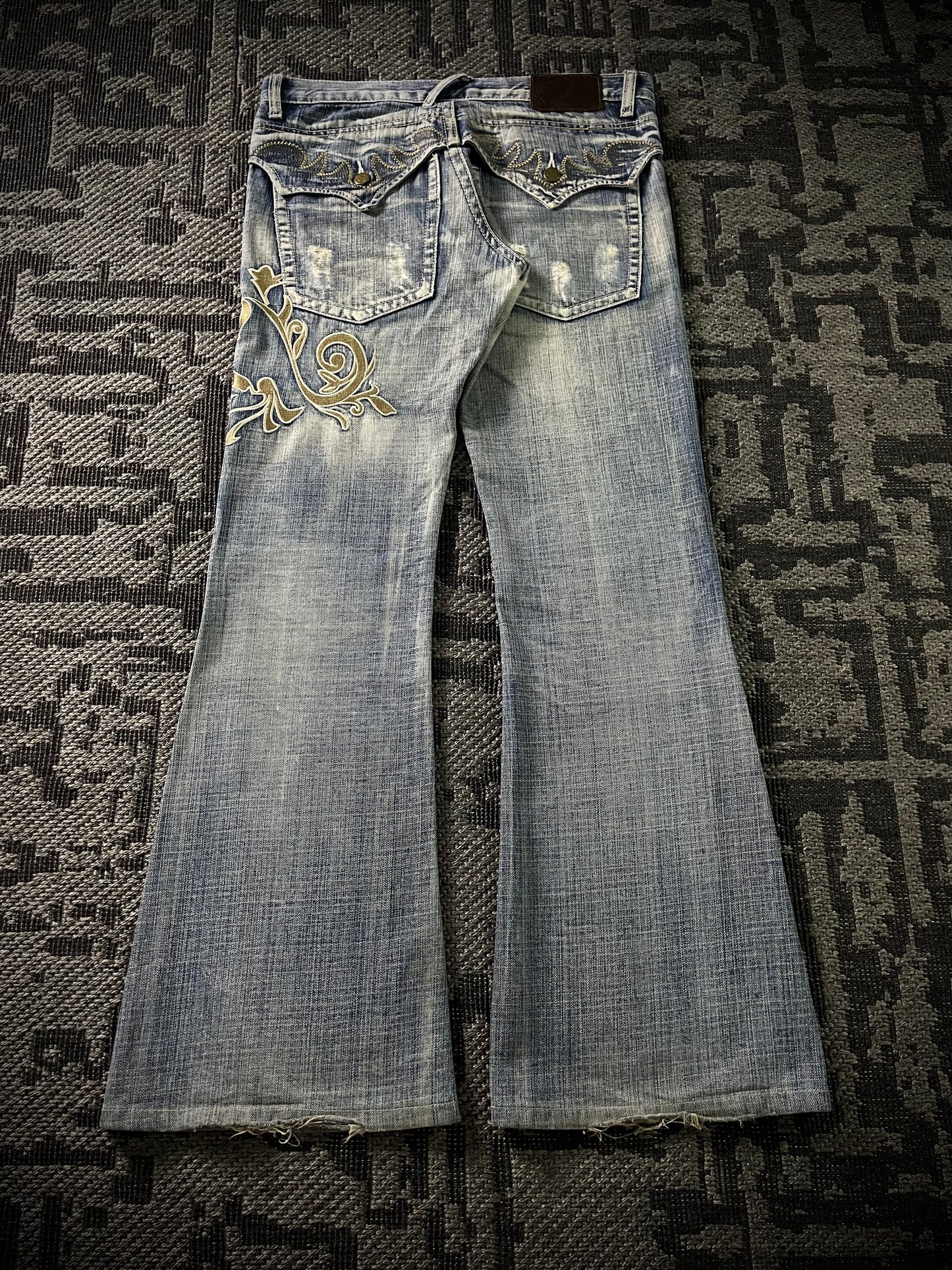 Tornado Mart Tribal Flared Jeans (M)