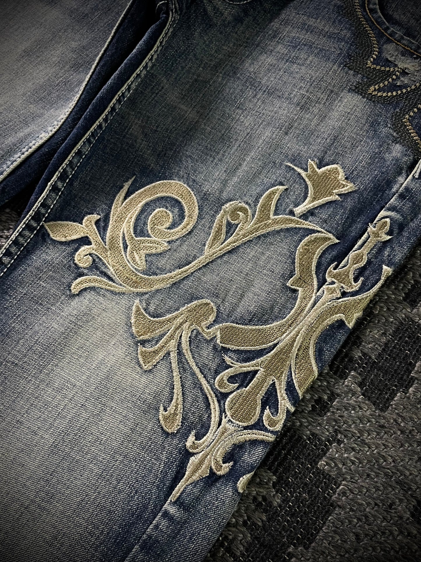 Tornado Mart Tribal Flared Jeans (L)