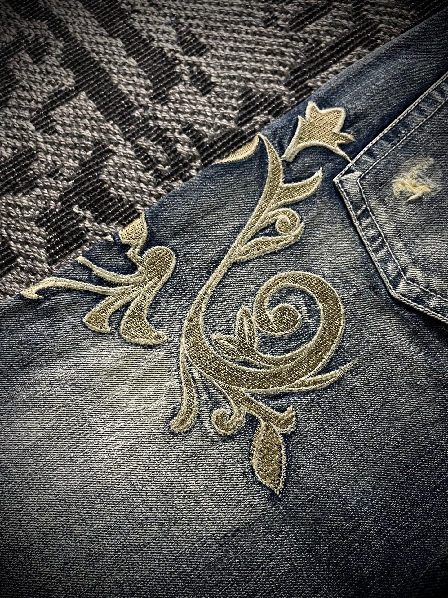 Tornado Mart Tribal Flared Jeans (L)