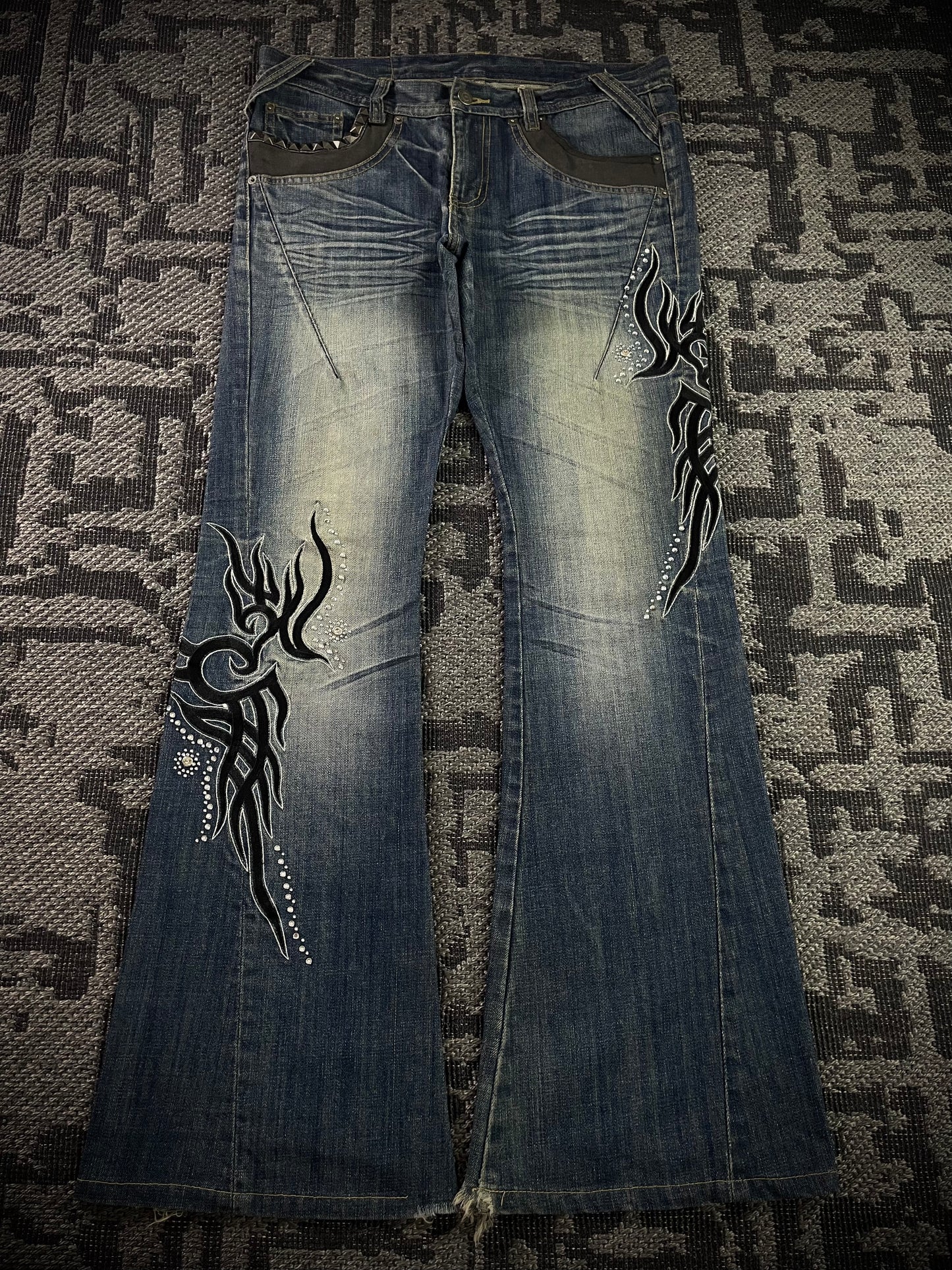 Tornado Mart Tribal Embroidery Flared Jeans