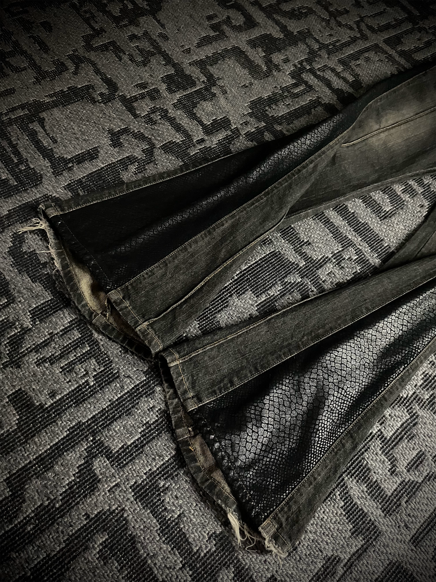 Morgan Homme Snake Pattern Flared Jeans