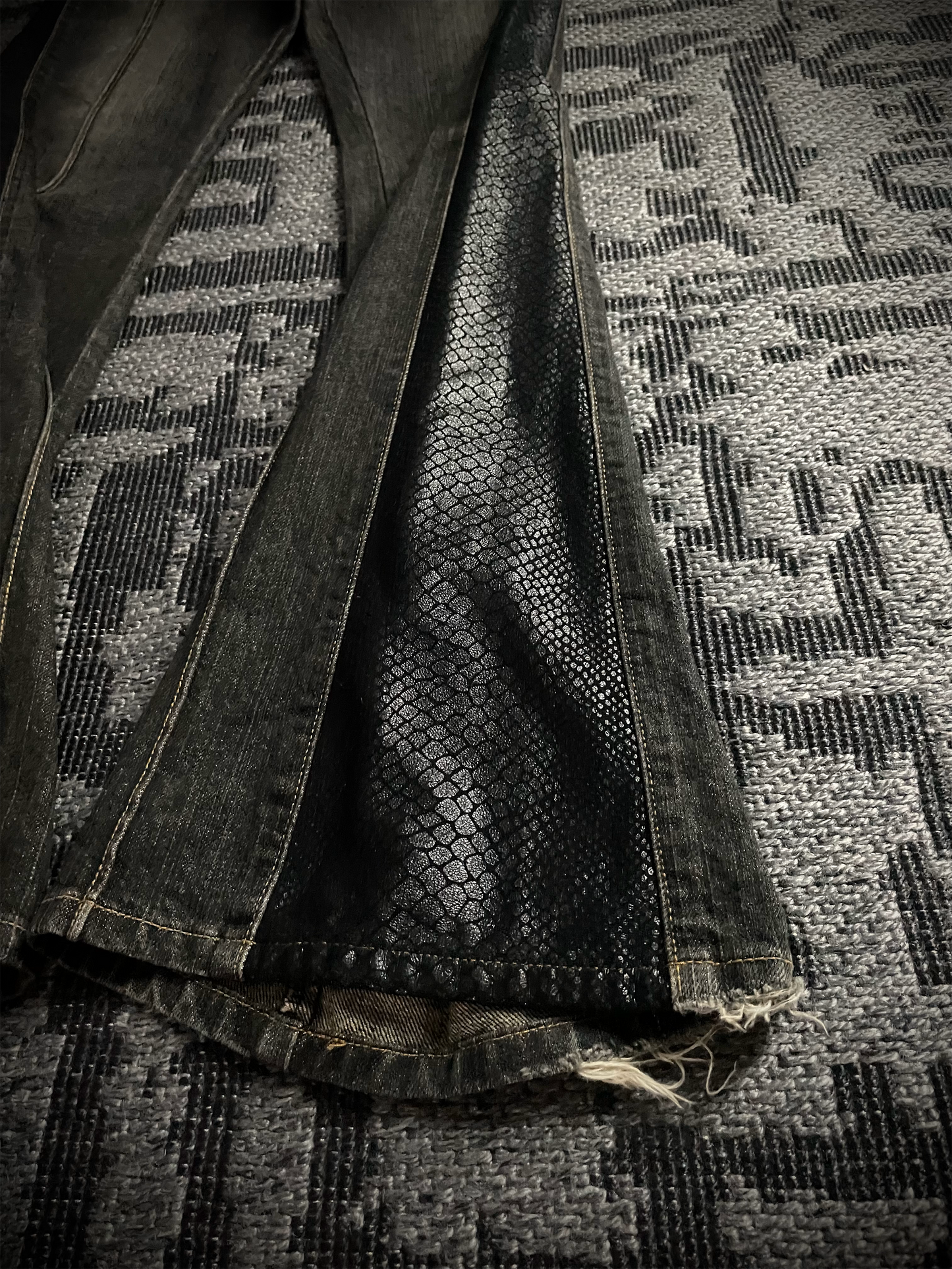 Morgan Homme Snake Pattern Flared Jeans