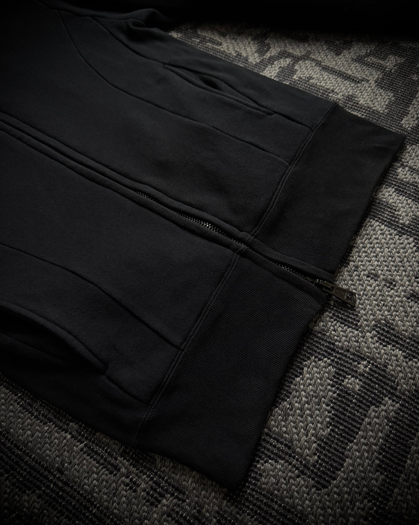 AKM High-Neck Slim Zip Hoodie