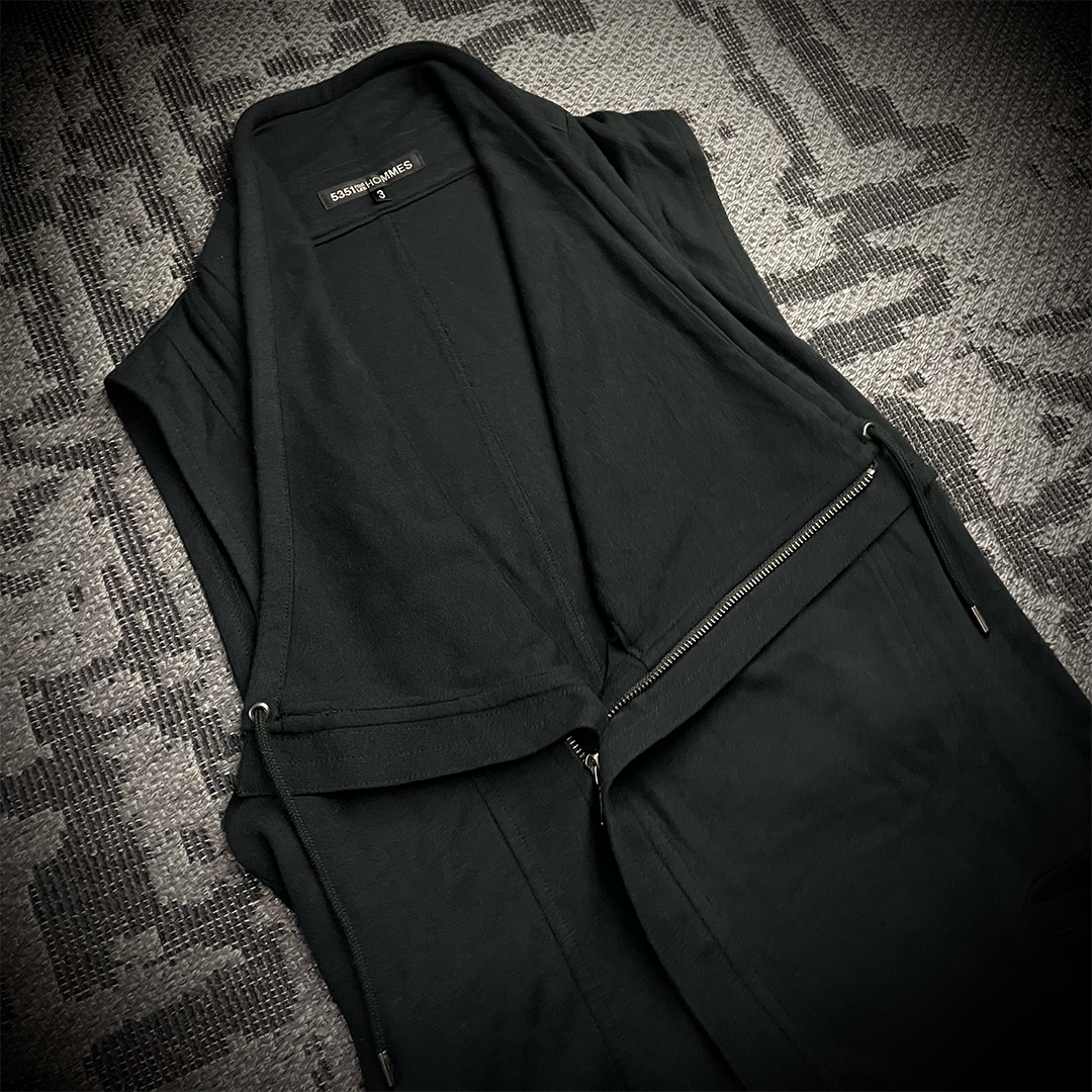 5351 Pour Les Hommes asymmetrical vest